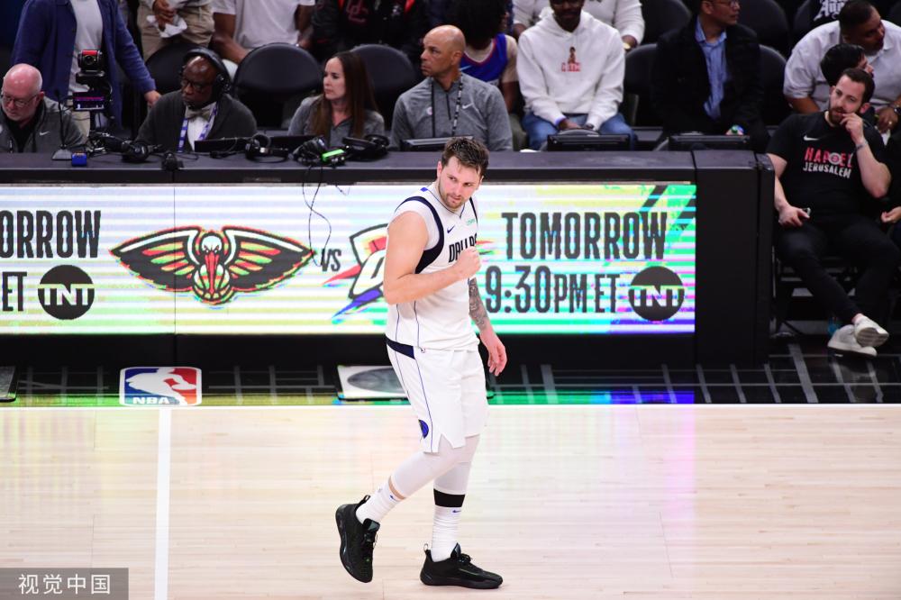 他在更加健 他在更加健